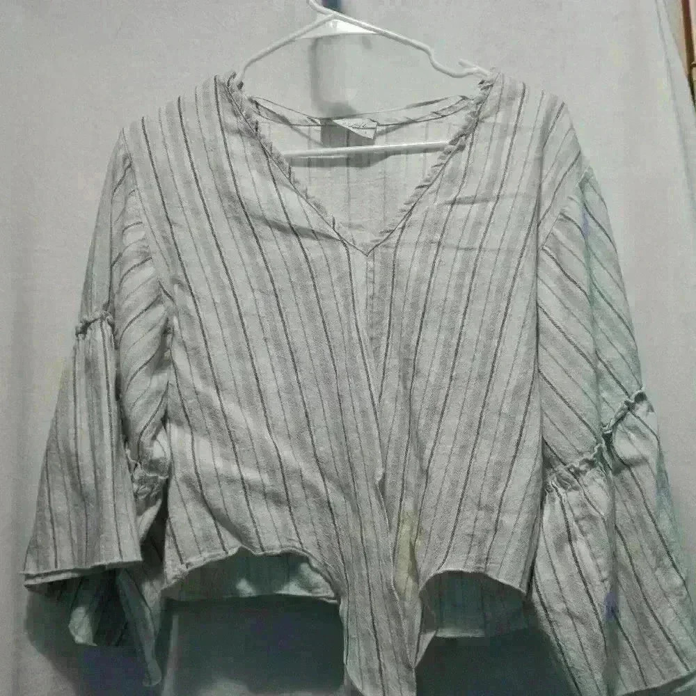 linen 100% neutral stripes, boxy  huge trumpet sleeves front tie boho vintage